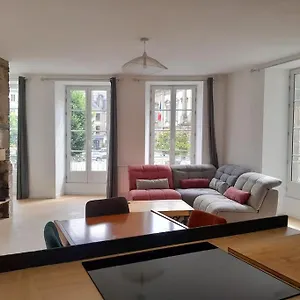 https://appartement-75m2-plein-centre-face-a-la-mairie.inbrittany.com